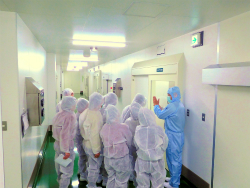 工場棟の見学 01