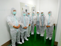 クリーンウェアで記念撮影 1