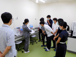 QA&QCテクニカルセンターの見学 3