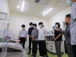 QA&QCテクニカルセンターの見学 4