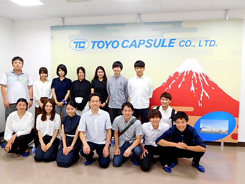 名古屋市立大学 薬物送達学分野の皆様 集合写真